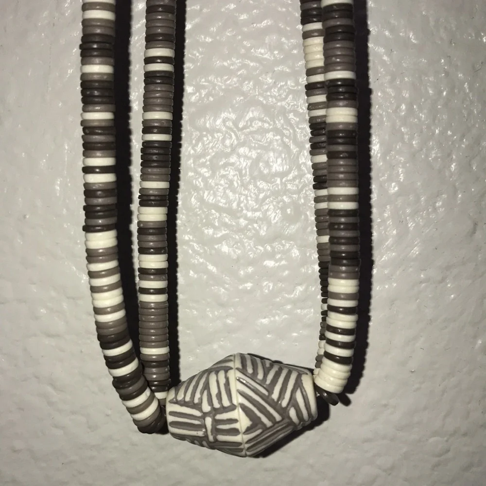 Avon Vintage 1988 Sirocco Tribal Molded Plastic Double Strand 36” Long Necklace